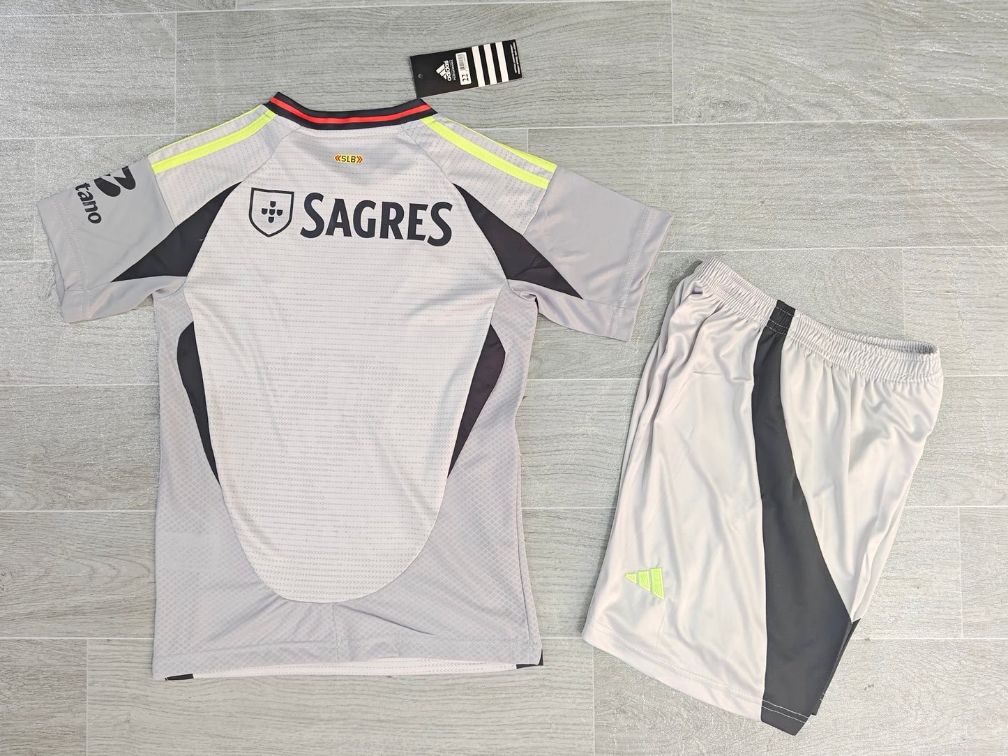 Ensemble Benfica third 2024/25